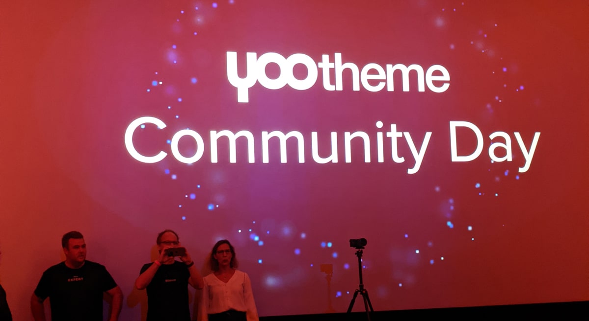 YOOtheme Community Day 2024 mit Blick auf die Leinwand